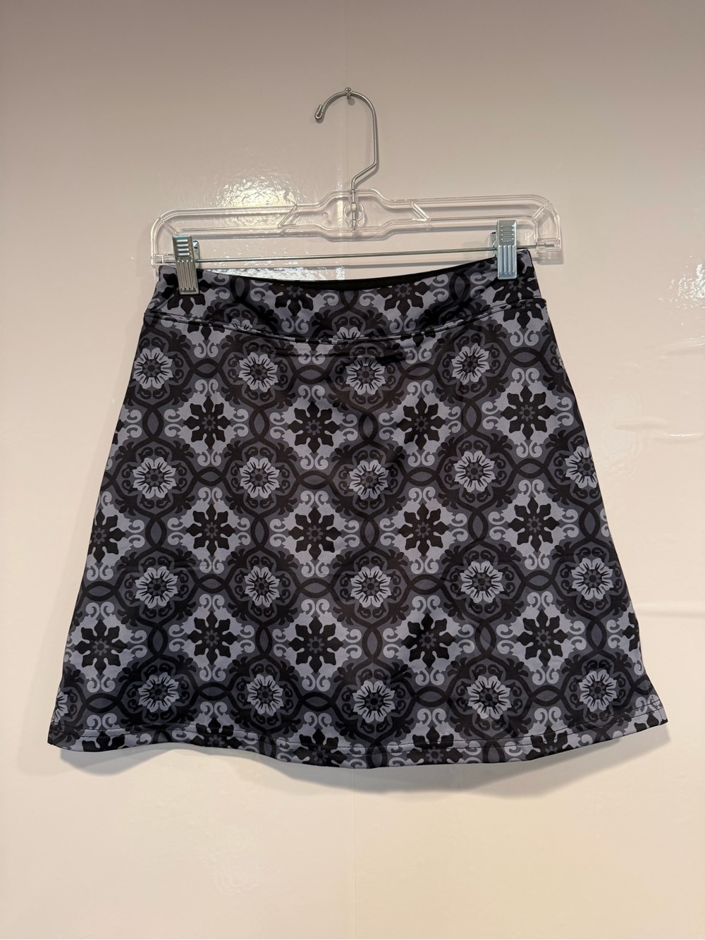 Black & Gray Patterned A-Line Ekouaer Skirt NWT